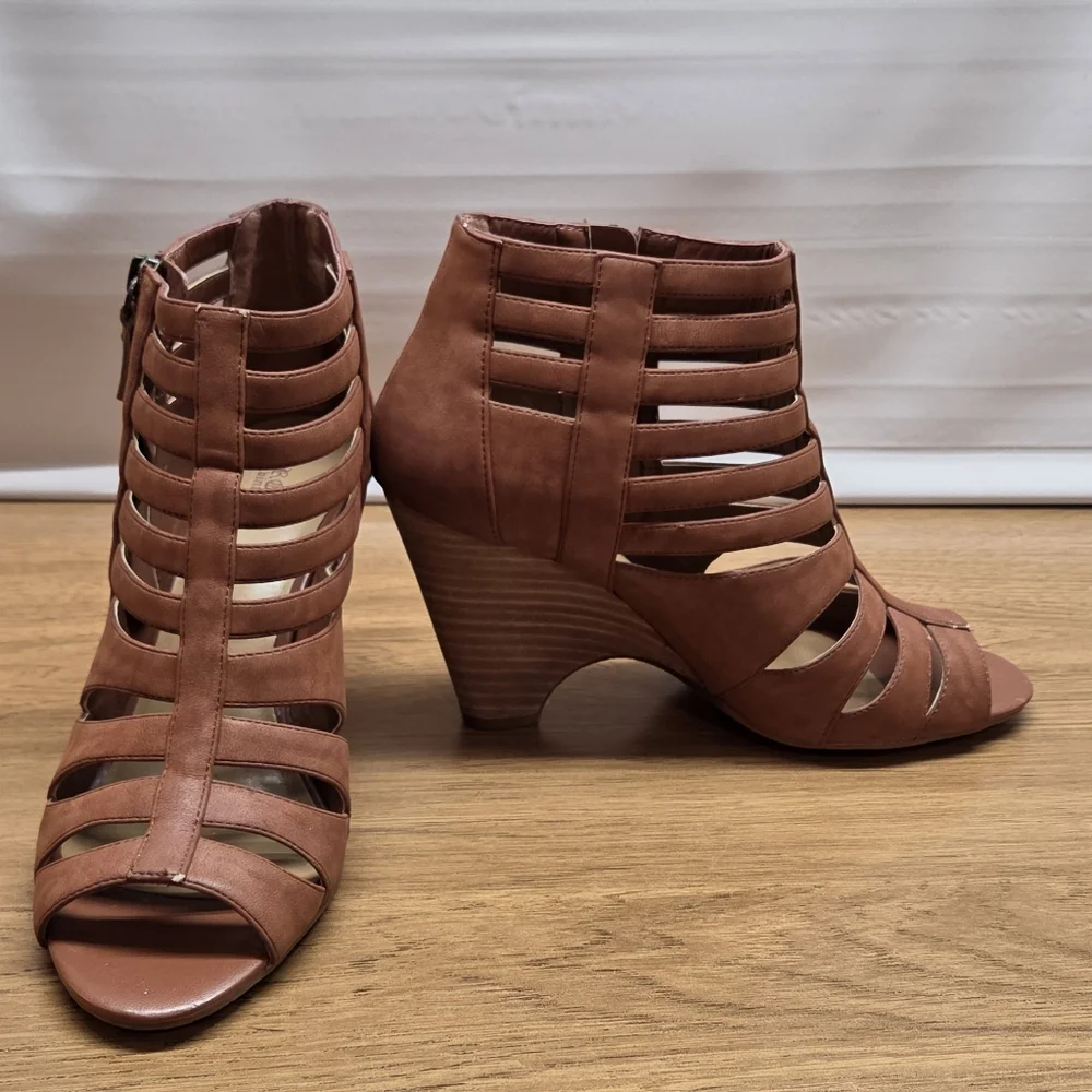 Crown Vintage Brown Strappy Gladiator Sandals - Picture 5 of 8